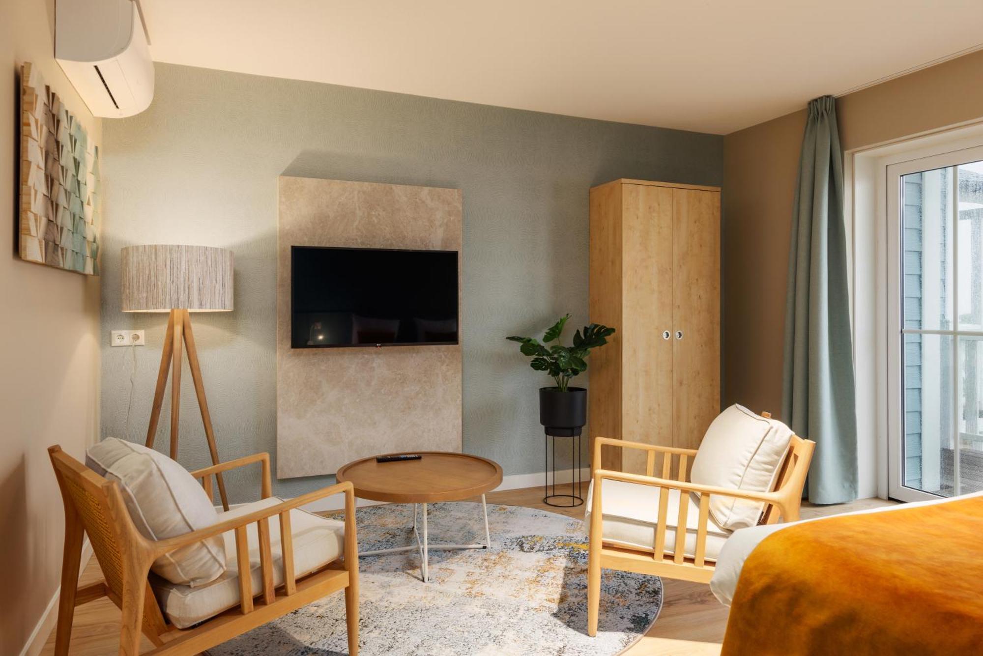 Beachhotel Cape Helius Хеллевутслёйс Экстерьер фото