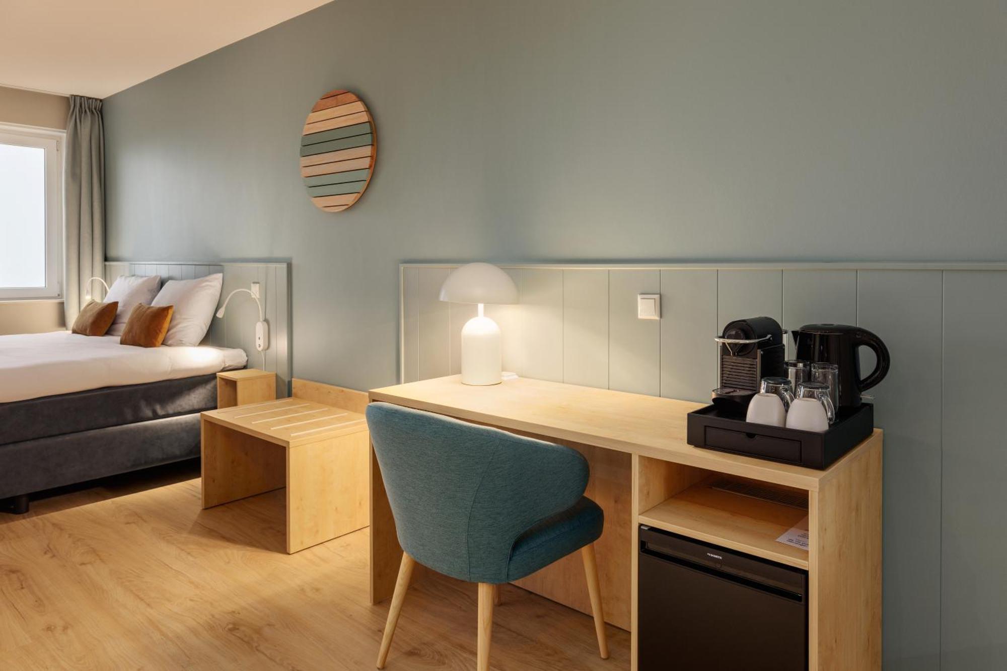 Beachhotel Cape Helius Хеллевутслёйс Экстерьер фото